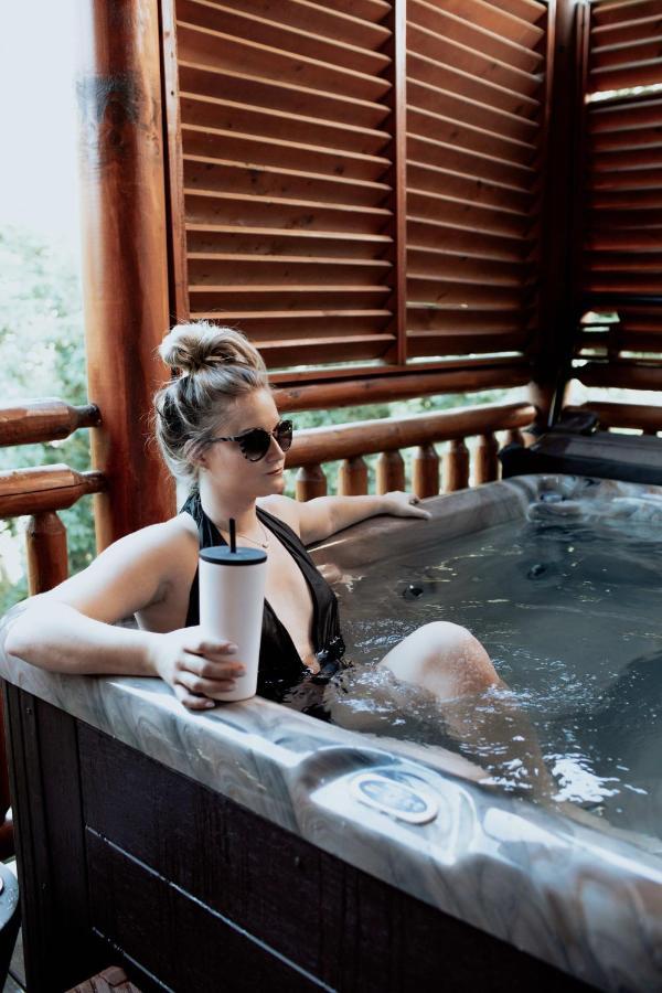 Gorgeous Large Mountain View Cabin W Hot Tub, Free Wifi, Games Vila Sevierville Exterior foto