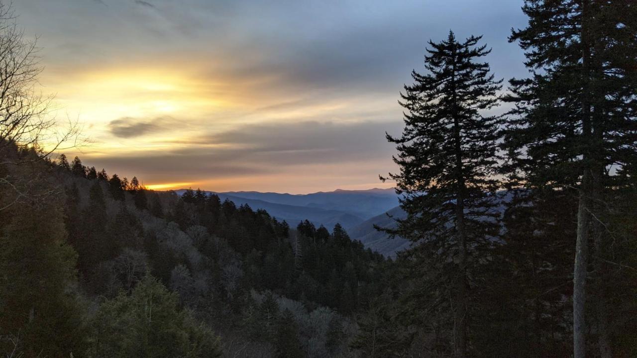 Gorgeous Large Mountain View Cabin W Hot Tub, Free Wifi, Games Vila Sevierville Exterior foto